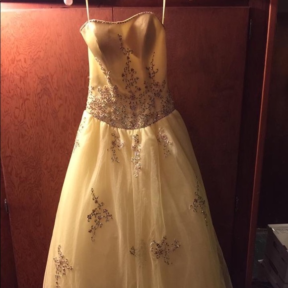 Dresses & Skirts - Dress